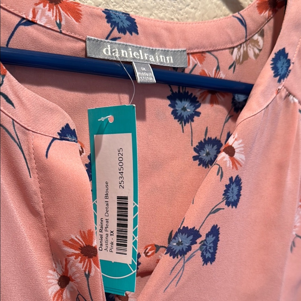 Daniel Rainn Pink Sleeveless Blouse with Buttoned Detail - Picture 2 of 5